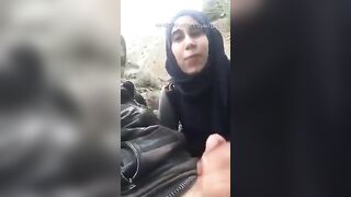 محجبة ايرانية تمص زبر حبيبها وتشكره irani xxxx