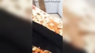 مصي عيري - شخص يأمر ميلف بمص عيره عند الدخول الى السكن!